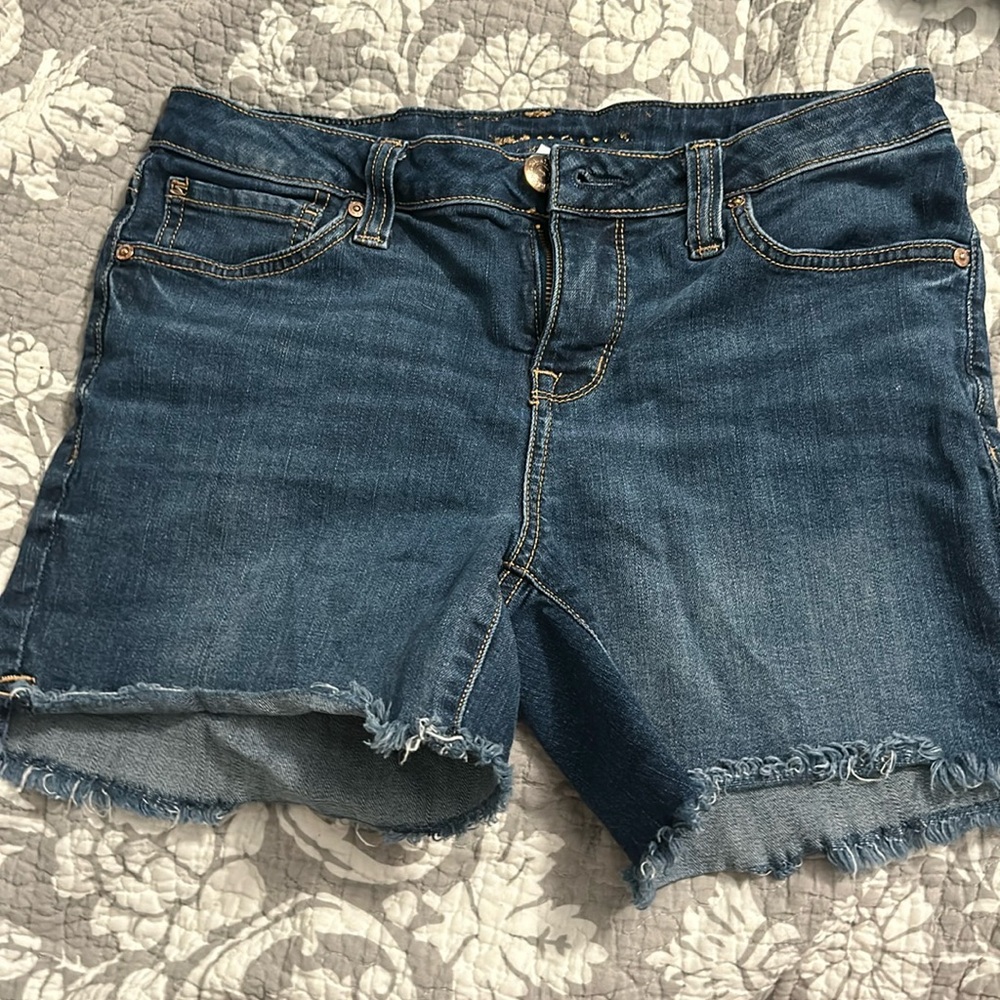 Seven7 brand Jean shorts size 4!